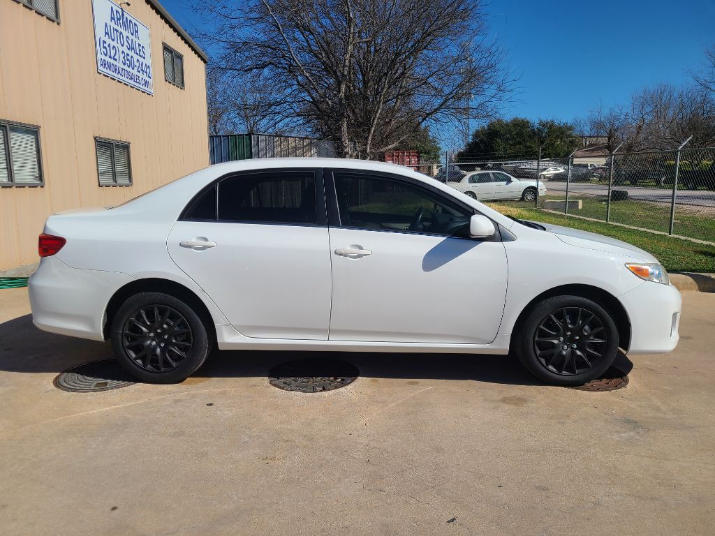 2013 Toyota Corolla Image 2