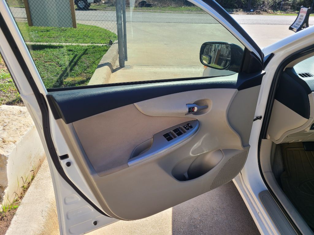 2013 Toyota Corolla Image 9