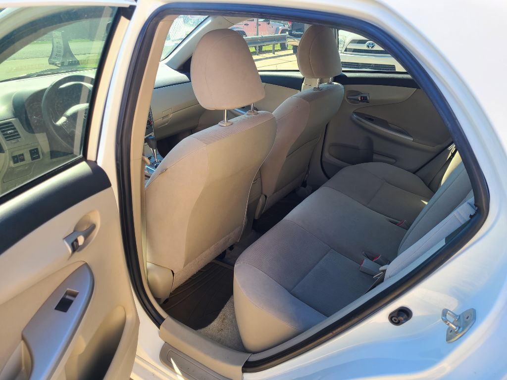 2013 Toyota Corolla Image 11