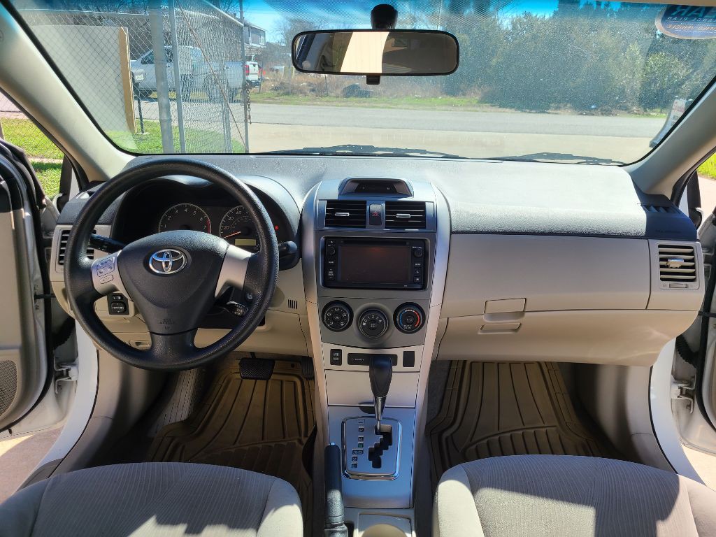 2013 Toyota Corolla Image 15