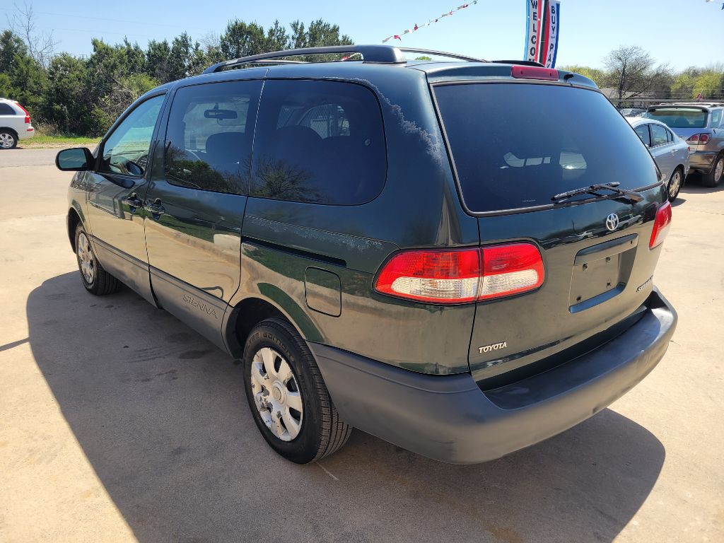 2003 Toyota Sienna Image 2