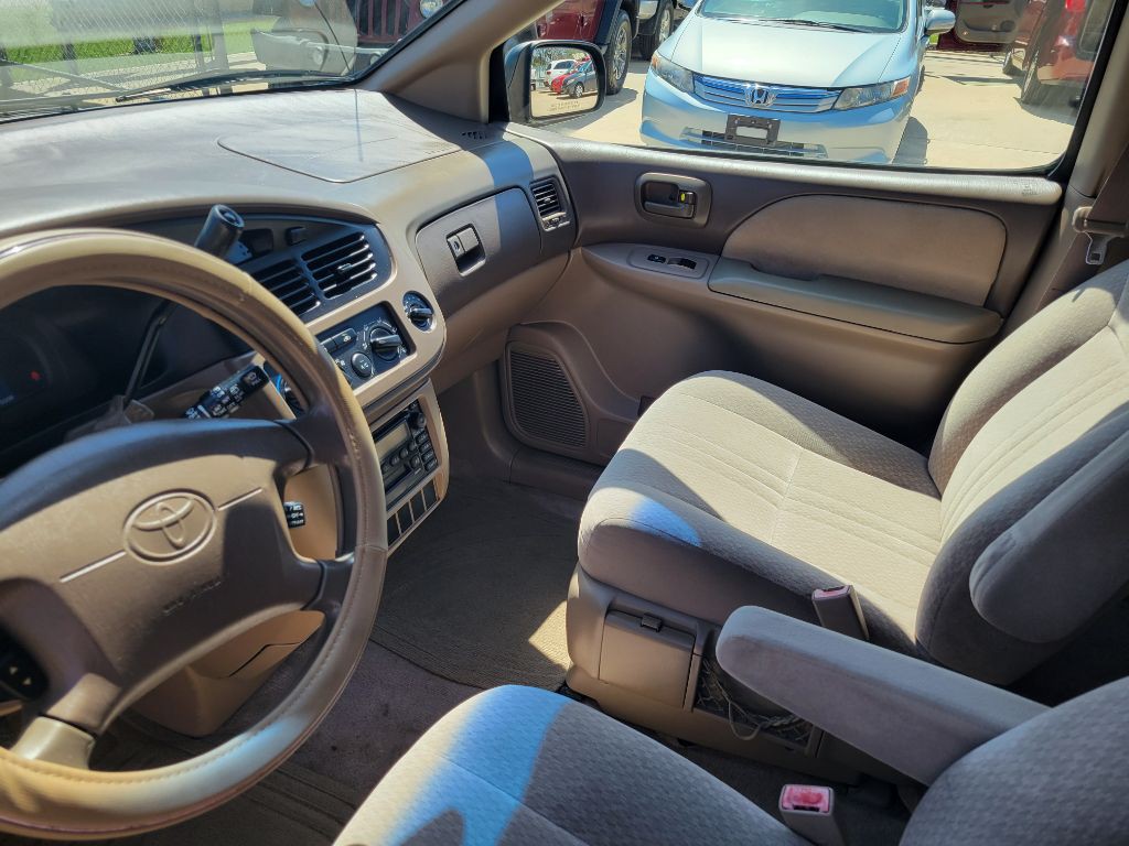 2003 Toyota Sienna Image 9