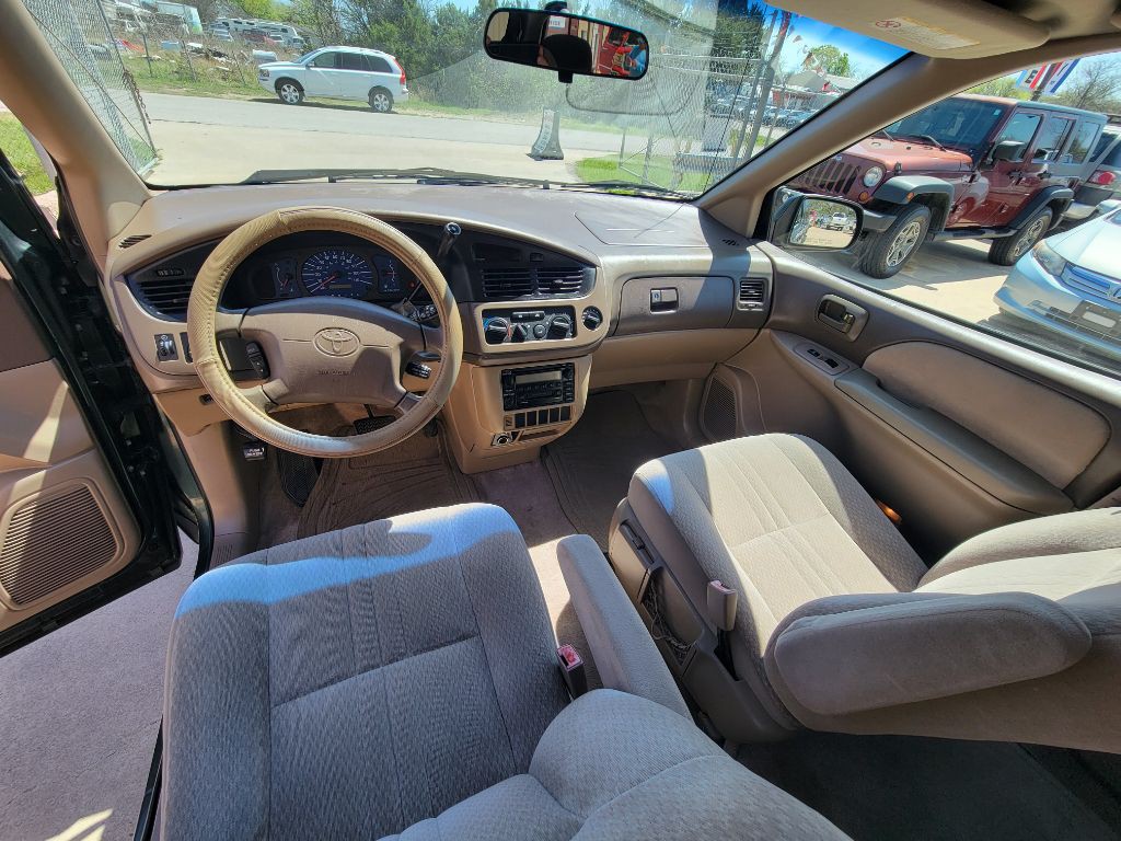 2003 Toyota Sienna Image 10