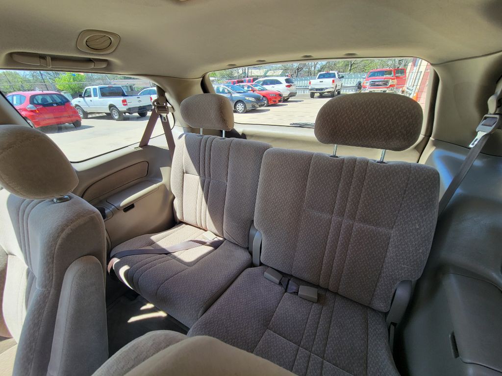 2003 Toyota Sienna Image 12