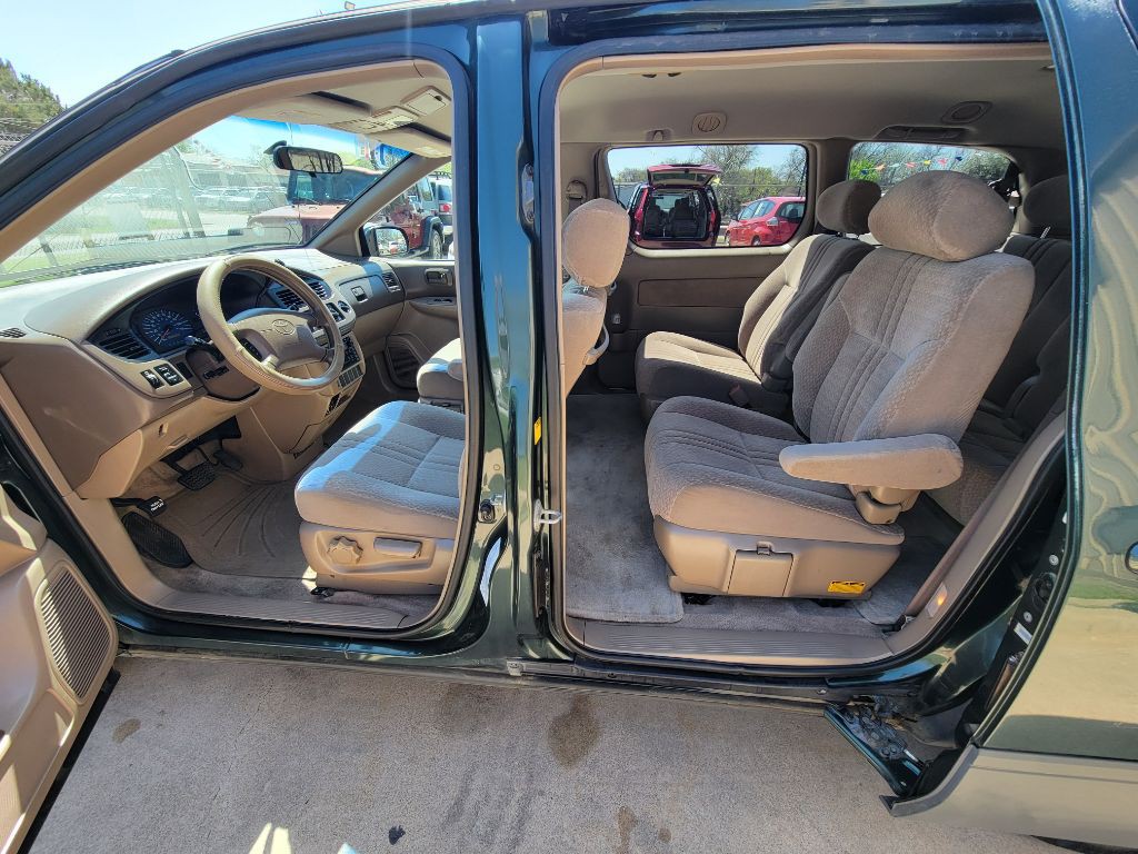 2003 Toyota Sienna Image 13