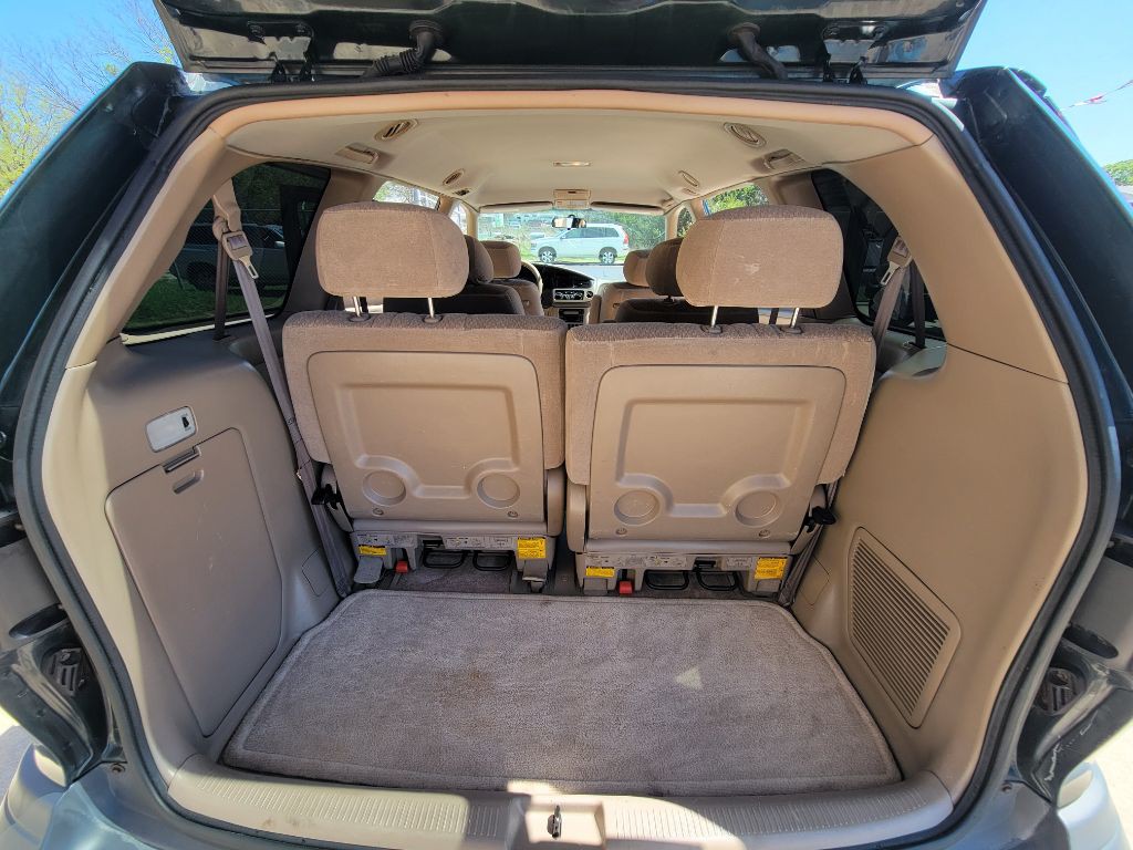 2003 Toyota Sienna Image 16