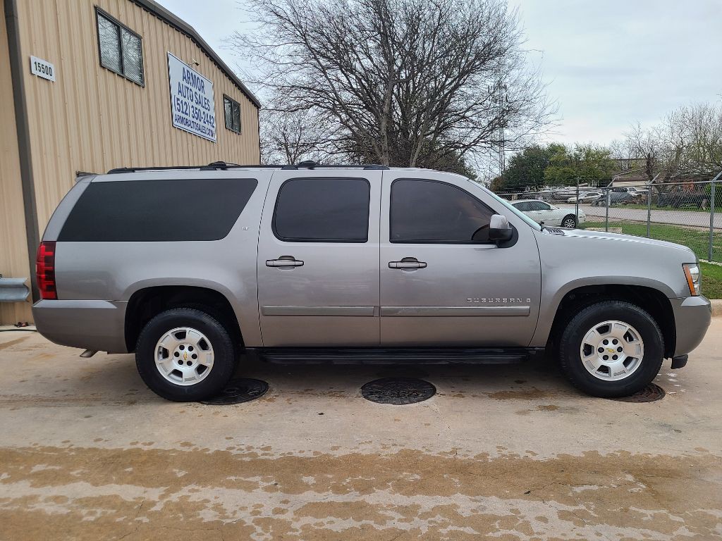 2008 Chevrolet Suburban Image 2