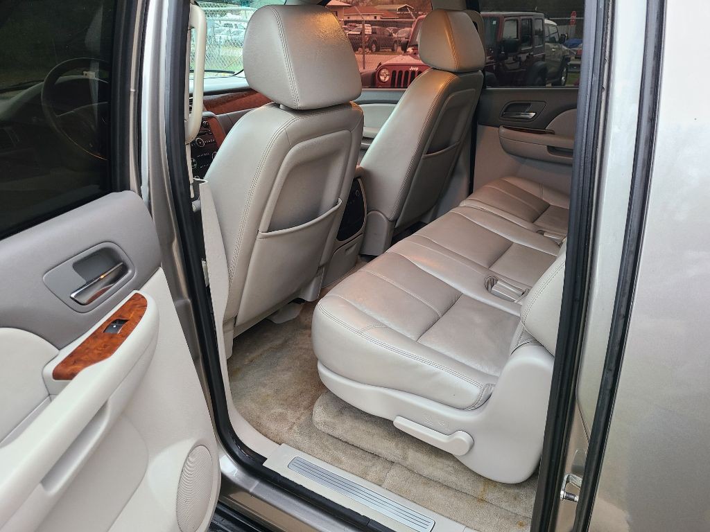 2008 Chevrolet Suburban Image 11