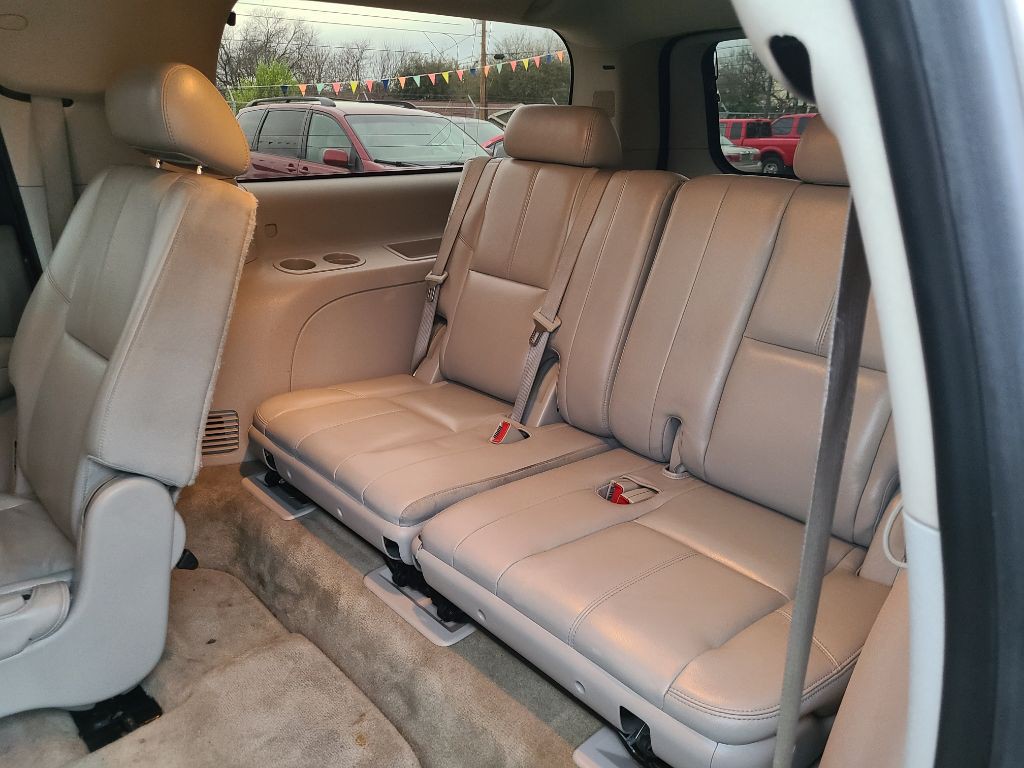2008 Chevrolet Suburban Image 12