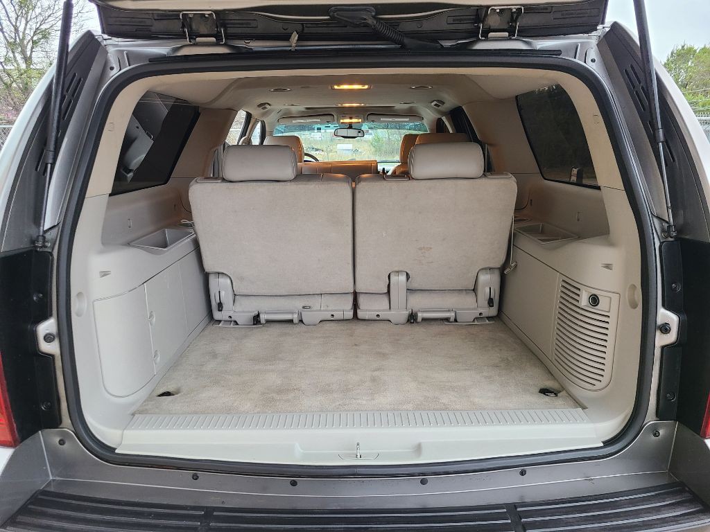 2008 Chevrolet Suburban Image 13