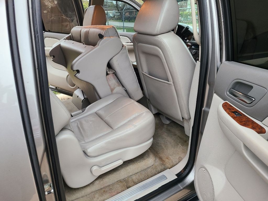 2008 Chevrolet Suburban Image 14
