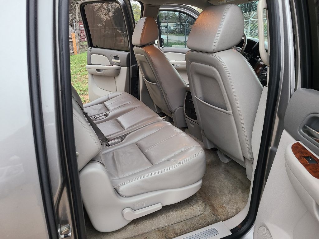 2008 Chevrolet Suburban Image 15