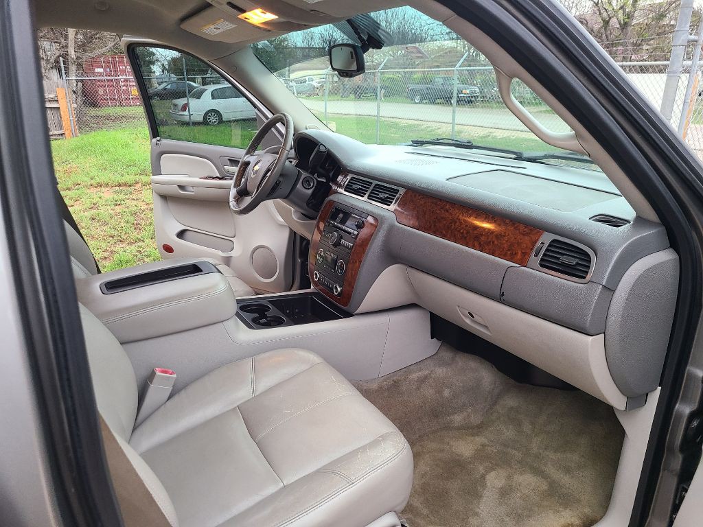 2008 Chevrolet Suburban Image 16