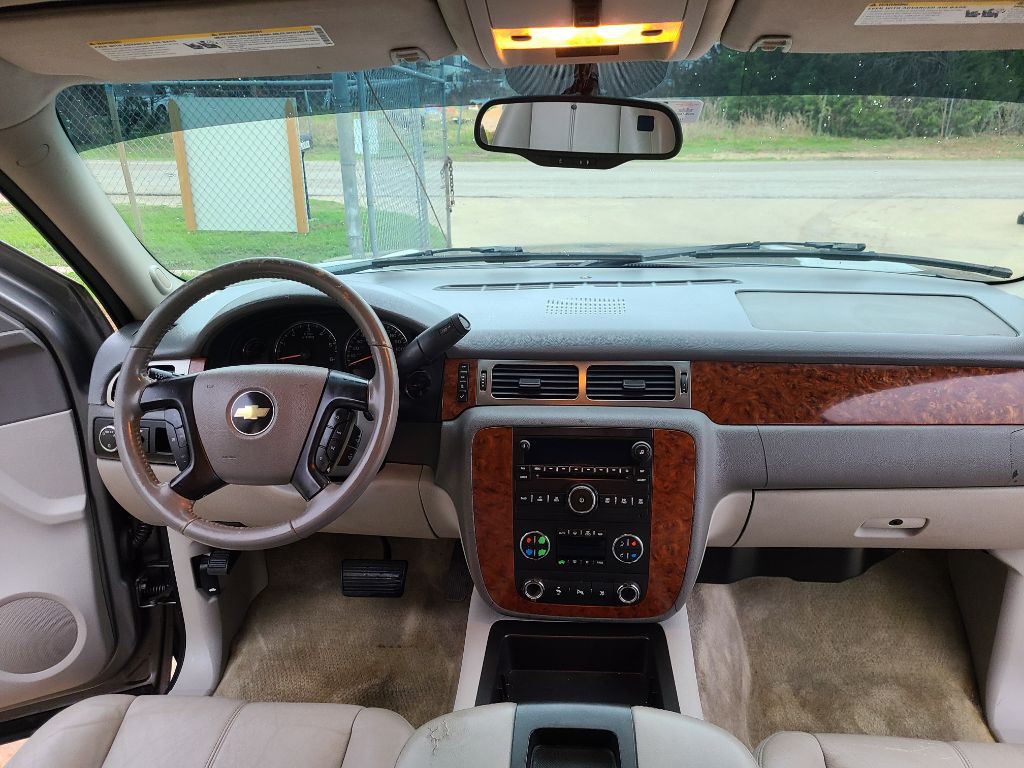 2008 Chevrolet Suburban Image 17