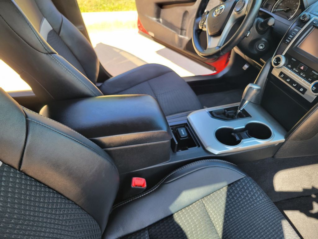 2012 Toyota Camry Image 16