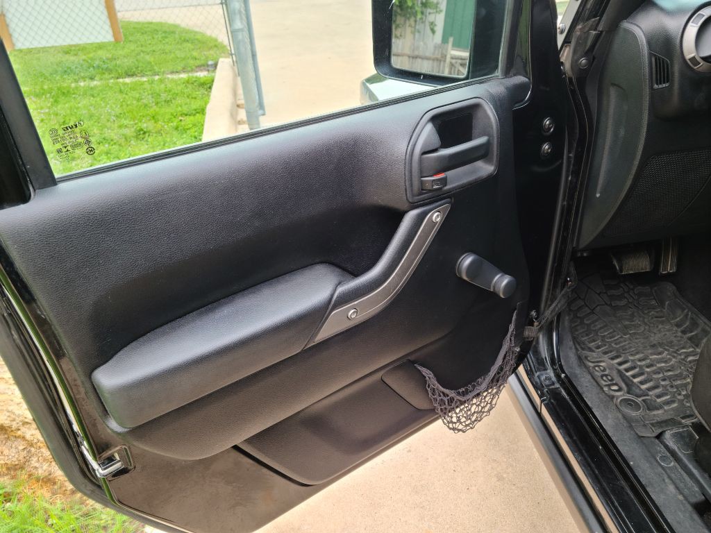 2014 Jeep Wrangler Image 9