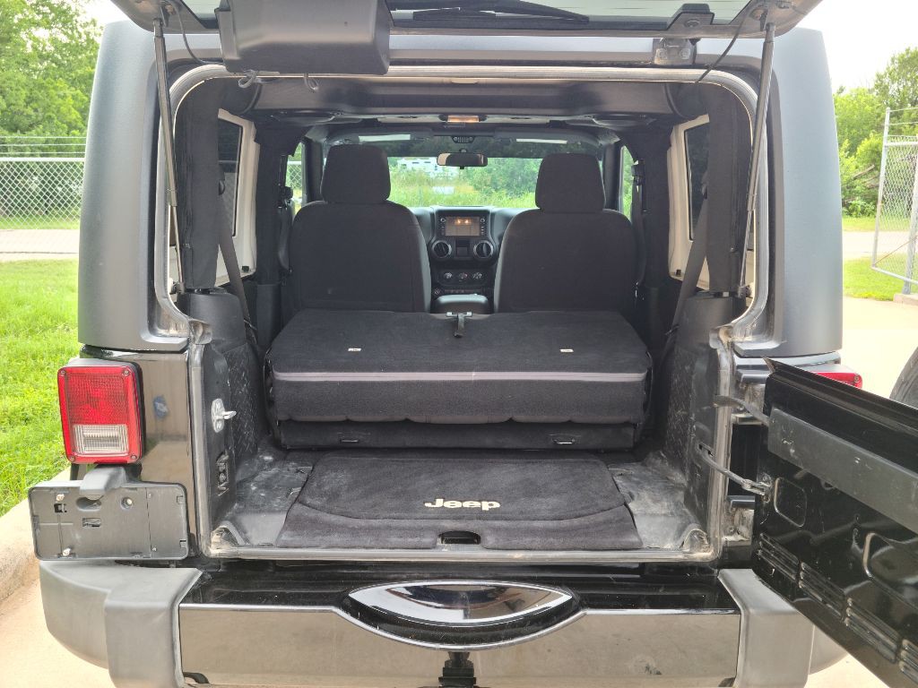 2014 Jeep Wrangler Image 12