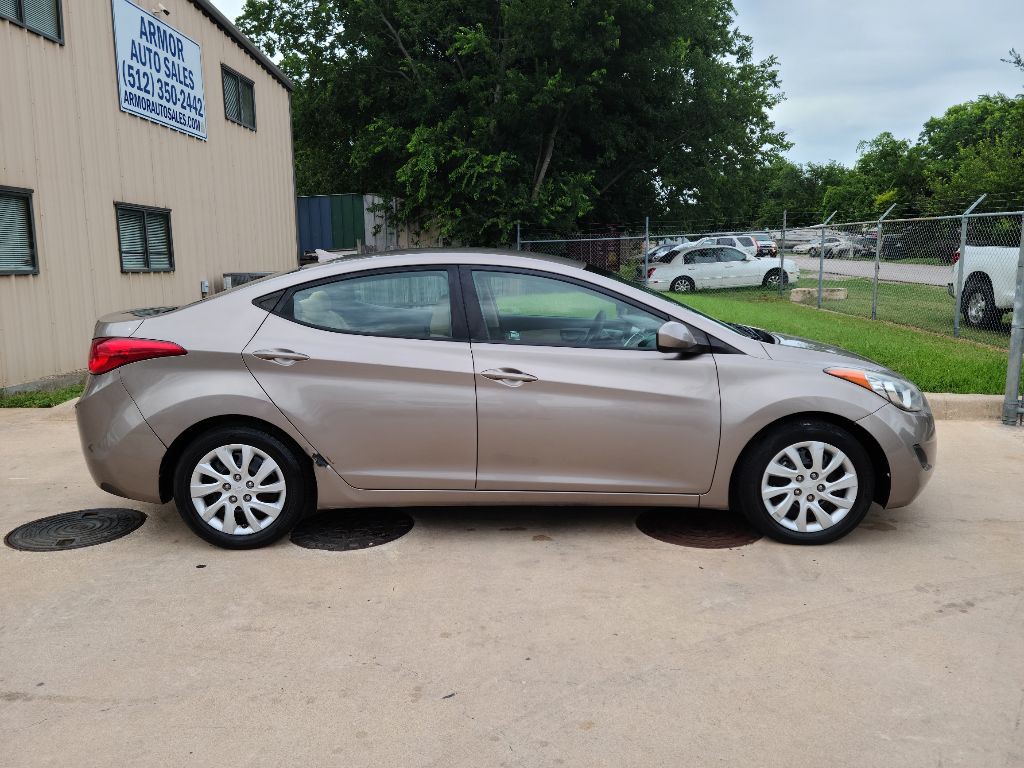 2012 Hyundai Elantra Image 2