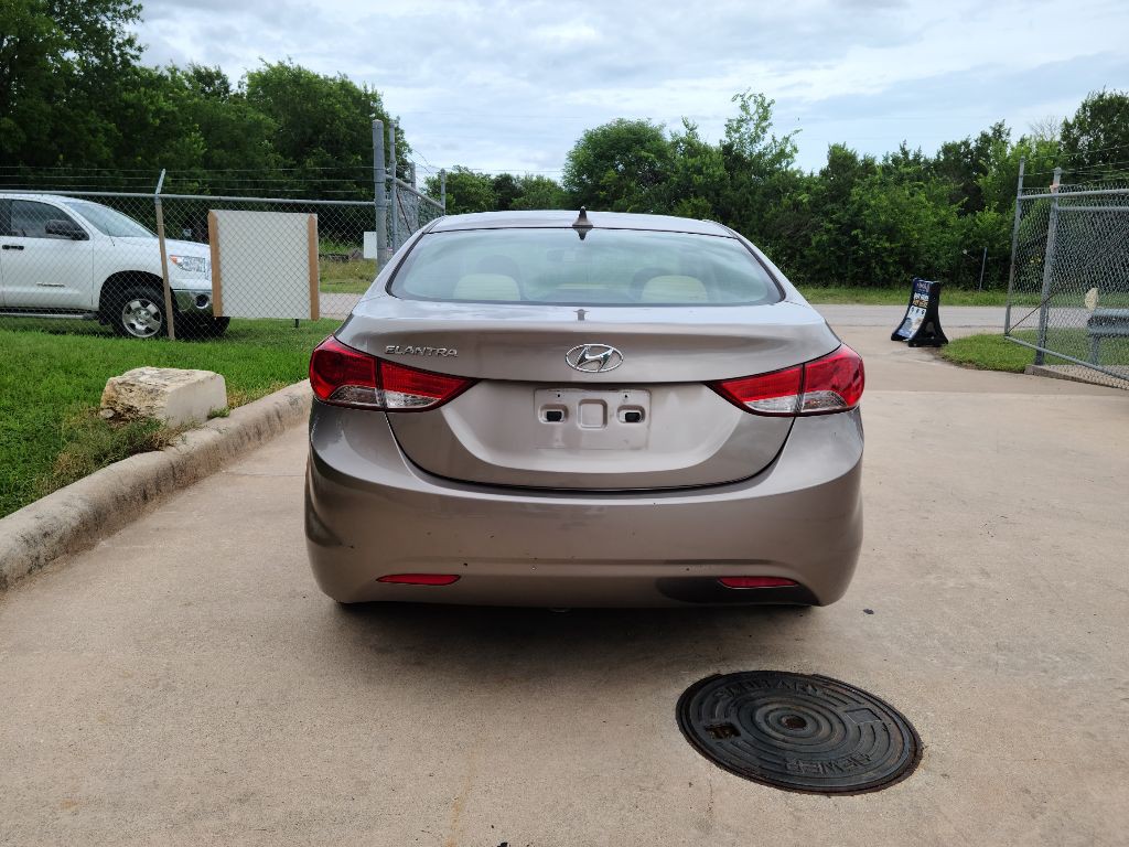 2012 Hyundai Elantra Image 4