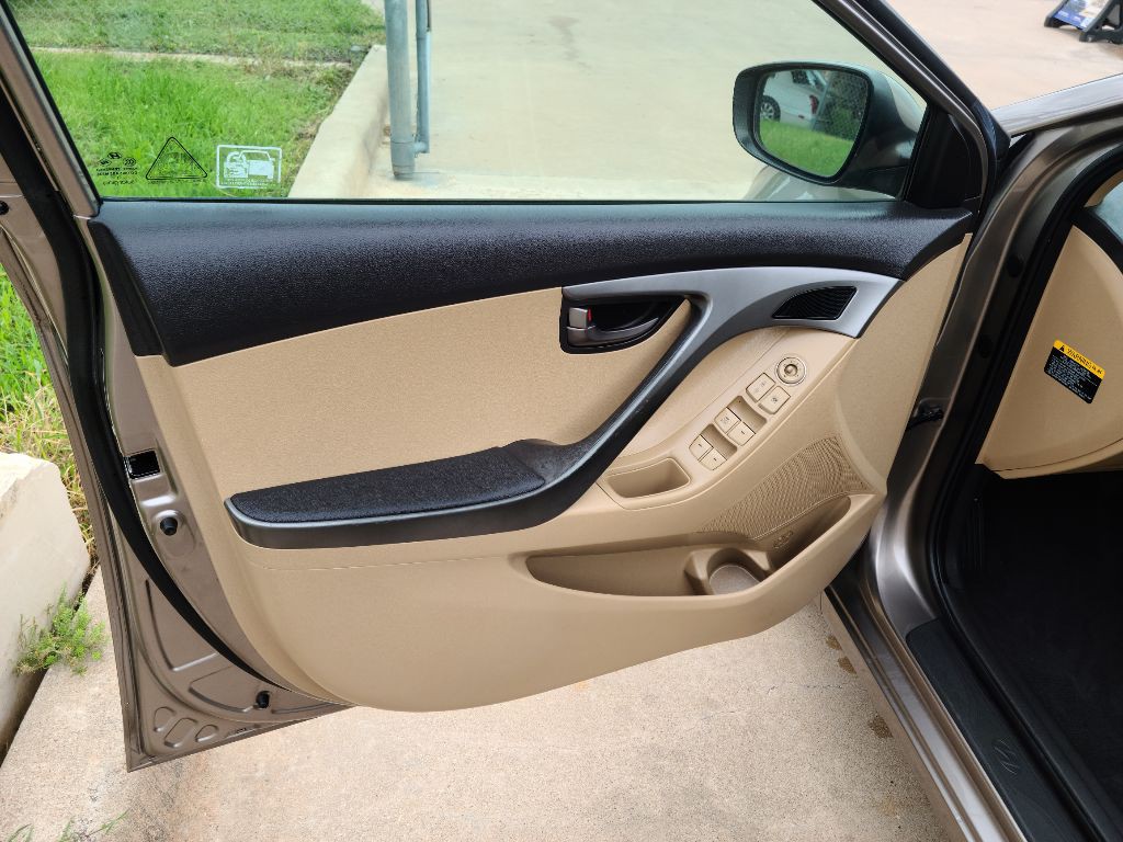 2012 Hyundai Elantra Image 9