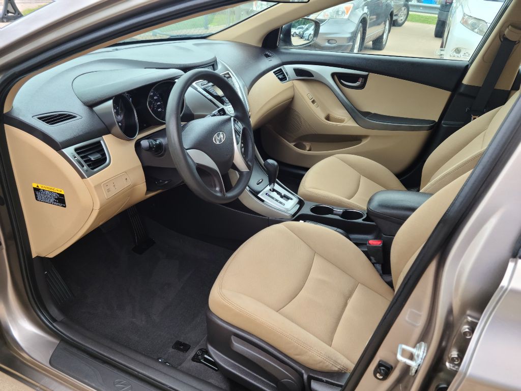 2012 Hyundai Elantra Image 10