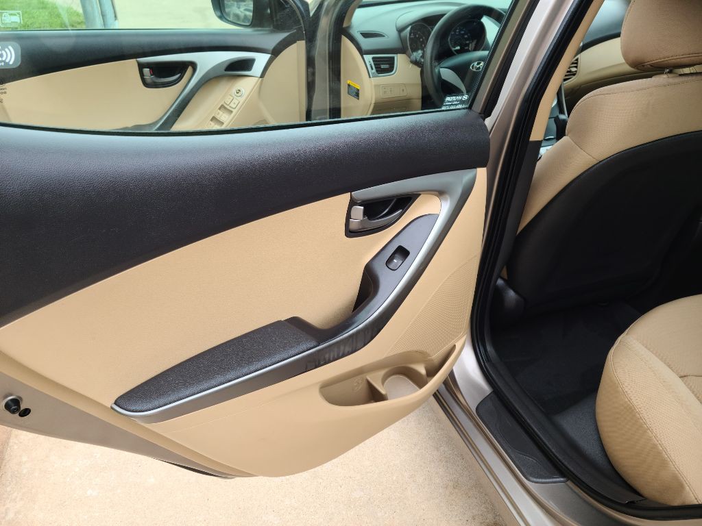 2012 Hyundai Elantra Image 11