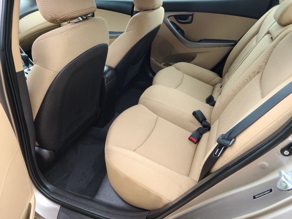 2012 Hyundai Elantra Image 12