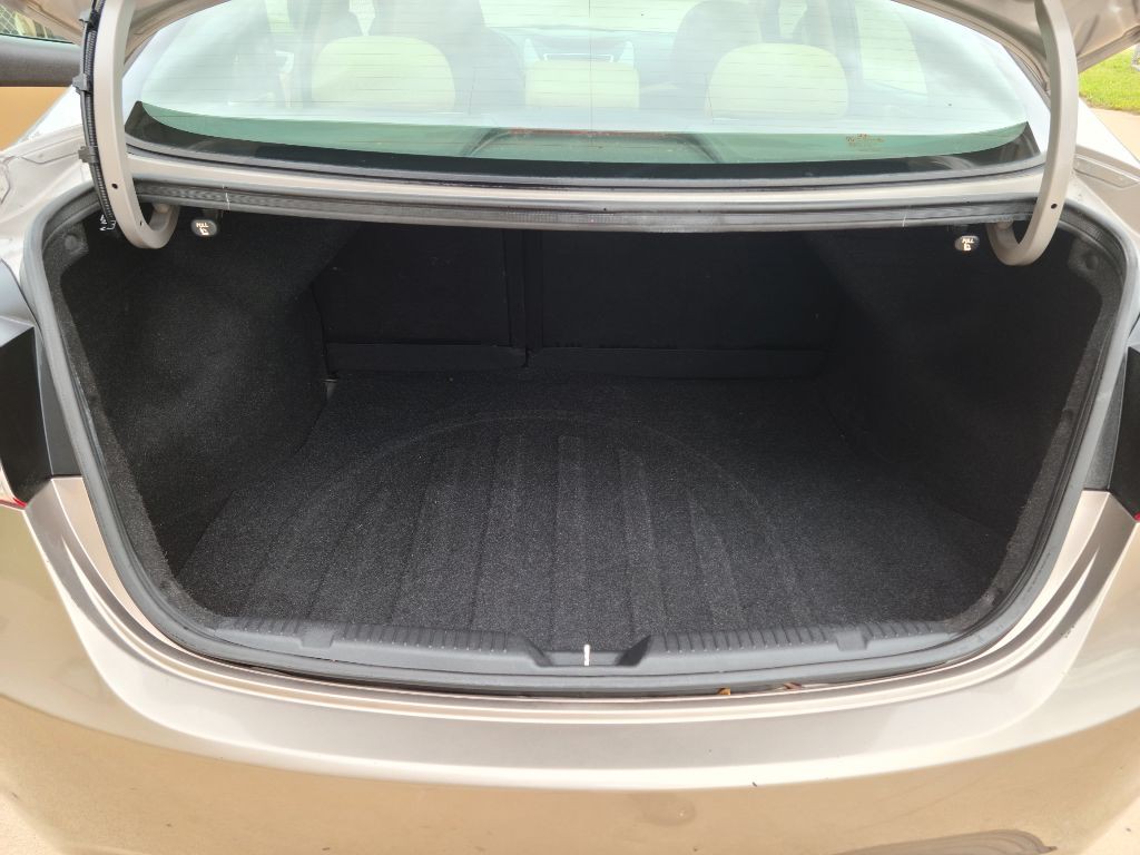 2012 Hyundai Elantra Image 13