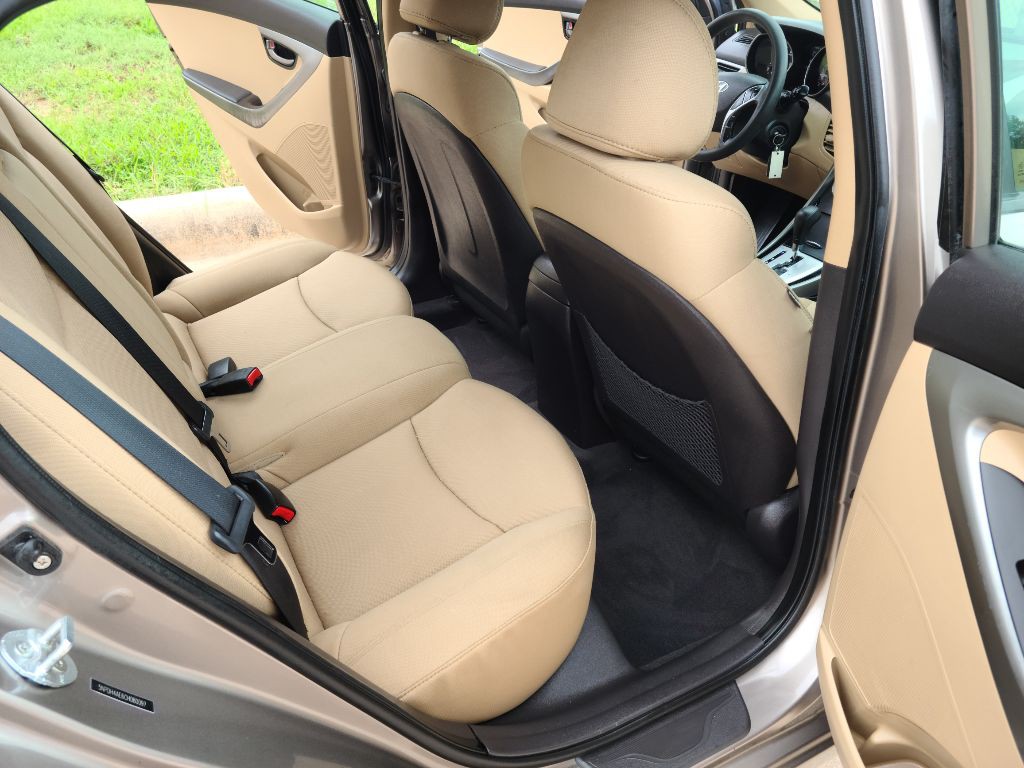 2012 Hyundai Elantra Image 14