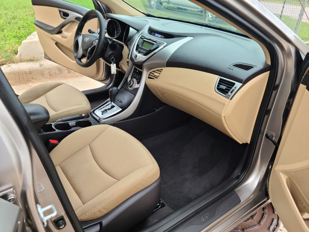 2012 Hyundai Elantra Image 15
