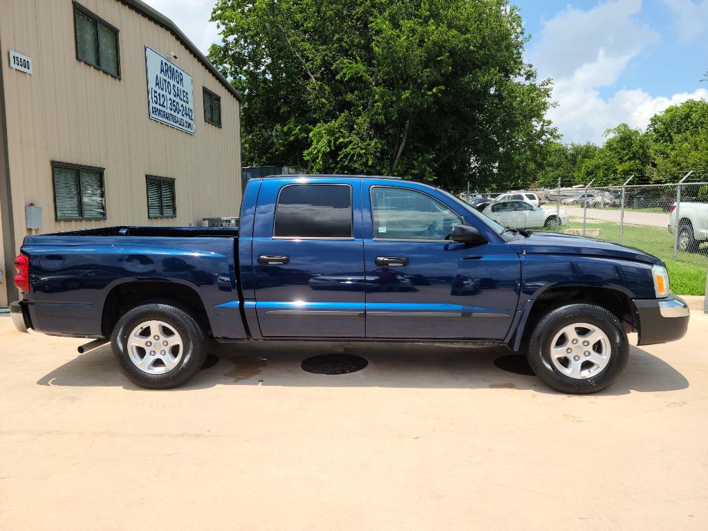 2005 Dodge Dakota Image 2