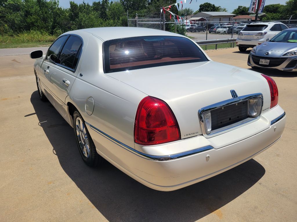 2003 Lincoln Town Car Image 5