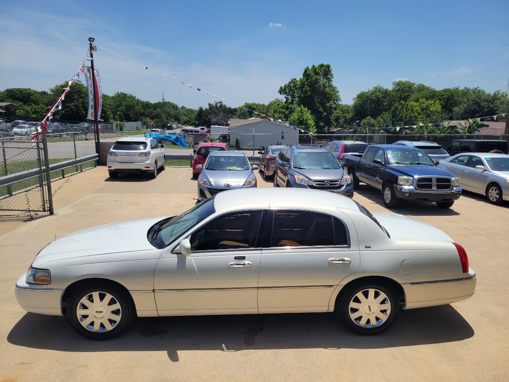 2003 Lincoln Town Car Image 6