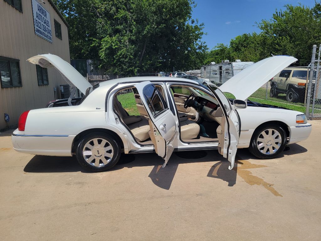 2003 Lincoln Town Car Image 20