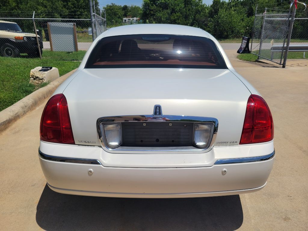 2003 Lincoln Town Car Image 3