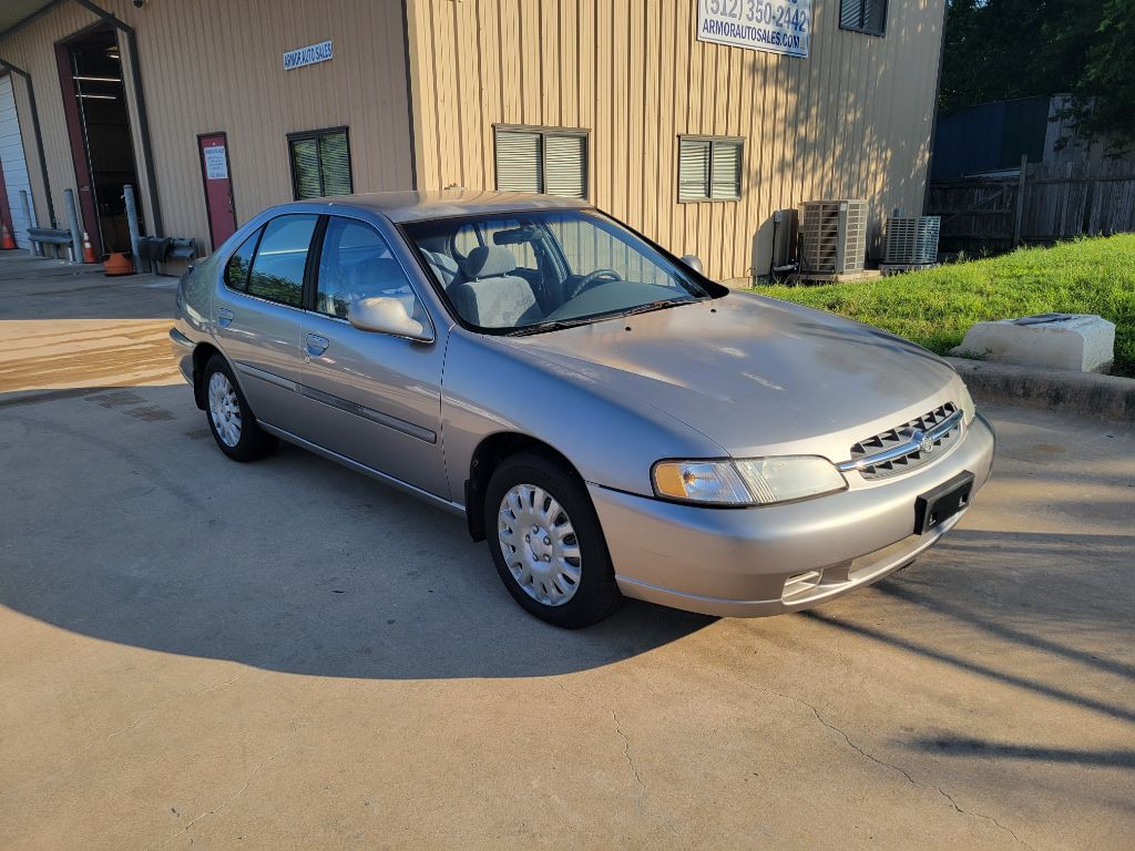 1999 Nissan Altima Image 1