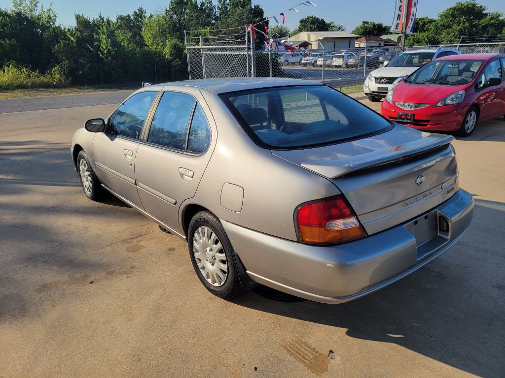 1999 Nissan Altima Image 3