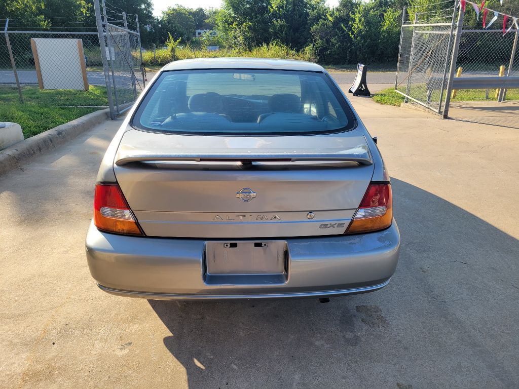 1999 Nissan Altima Image 5