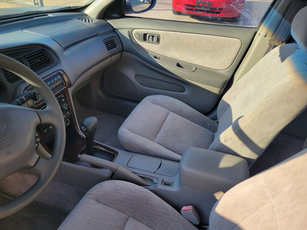 1999 Nissan Altima Image 9