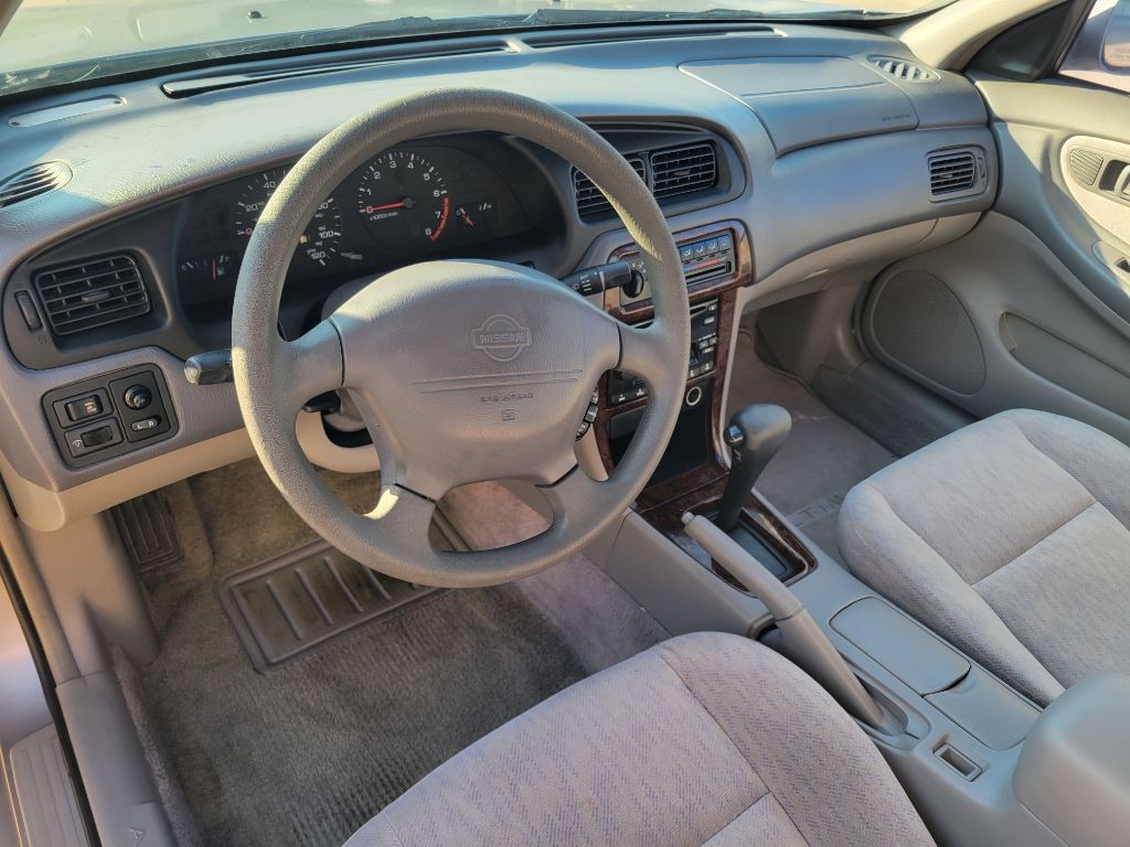 1999 Nissan Altima Image 10