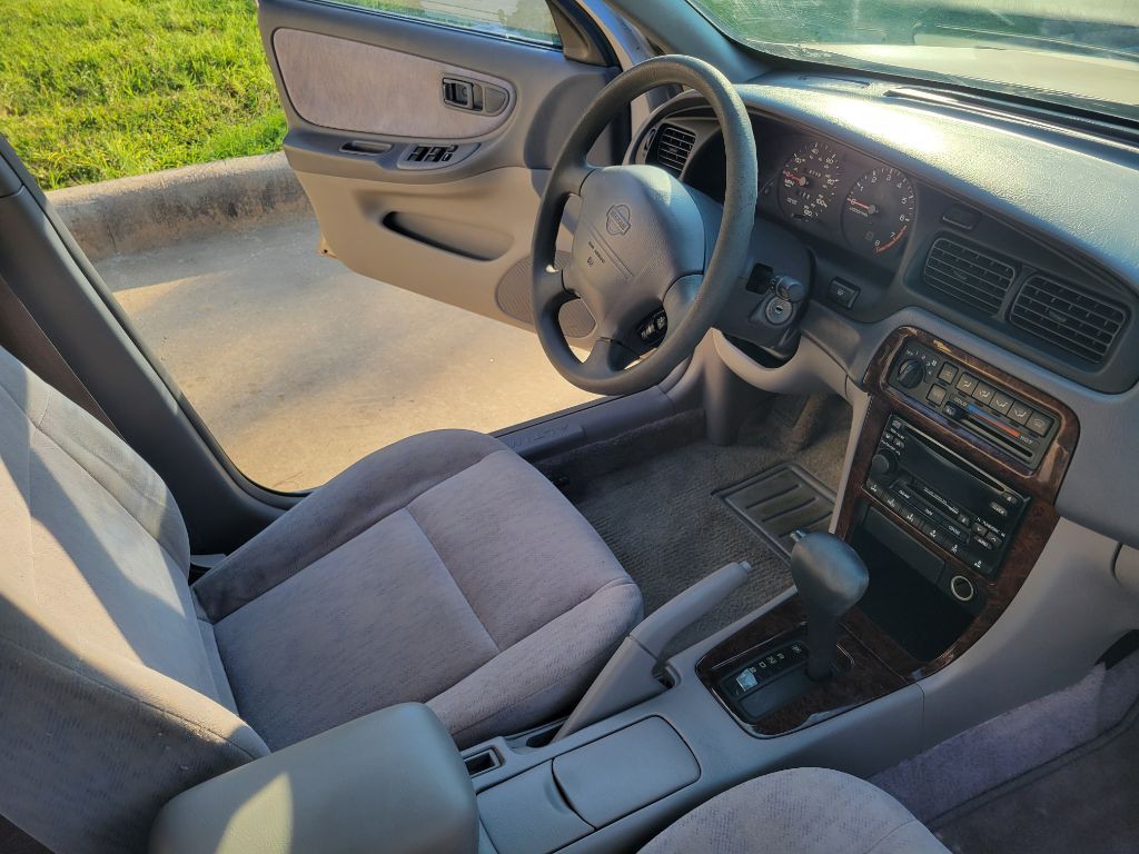 1999 Nissan Altima Image 12
