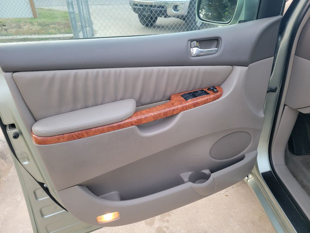 2007 Toyota Sienna Image 9