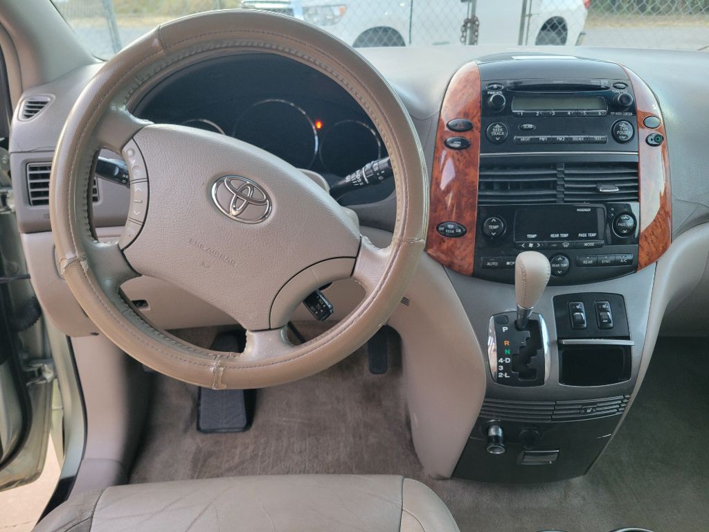 2007 Toyota Sienna Image 12
