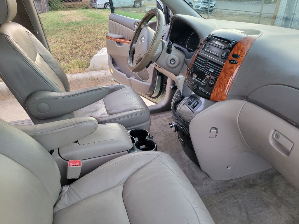 2007 Toyota Sienna Image 15