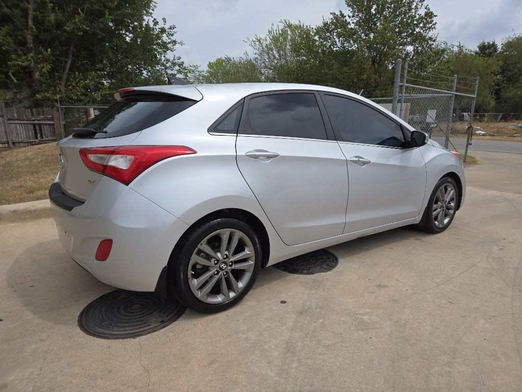 2016 Hyundai Elantra Image 3
