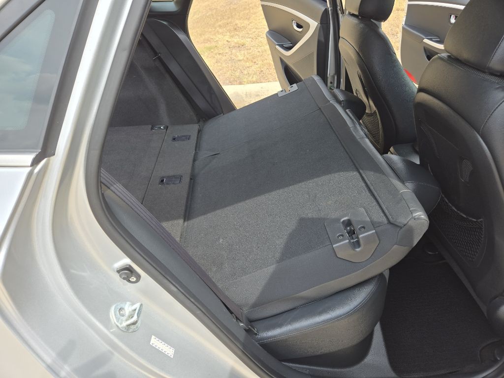 2016 Hyundai Elantra Image 16