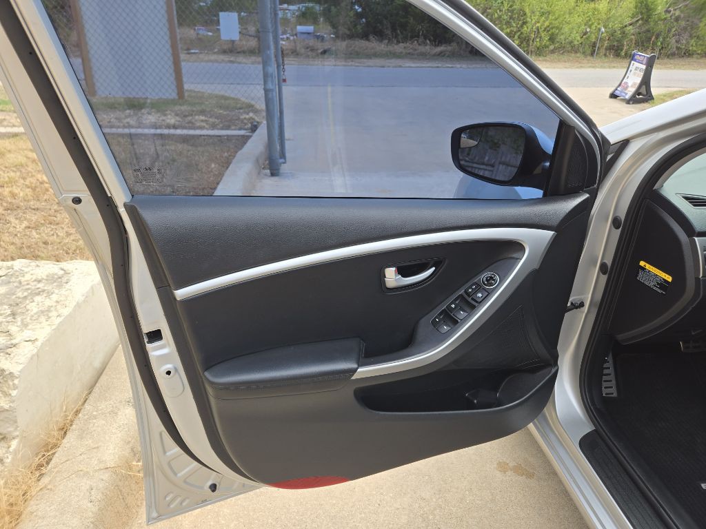 2016 Hyundai Elantra Image 9