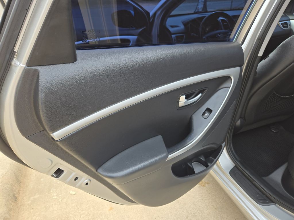 2016 Hyundai Elantra Image 11