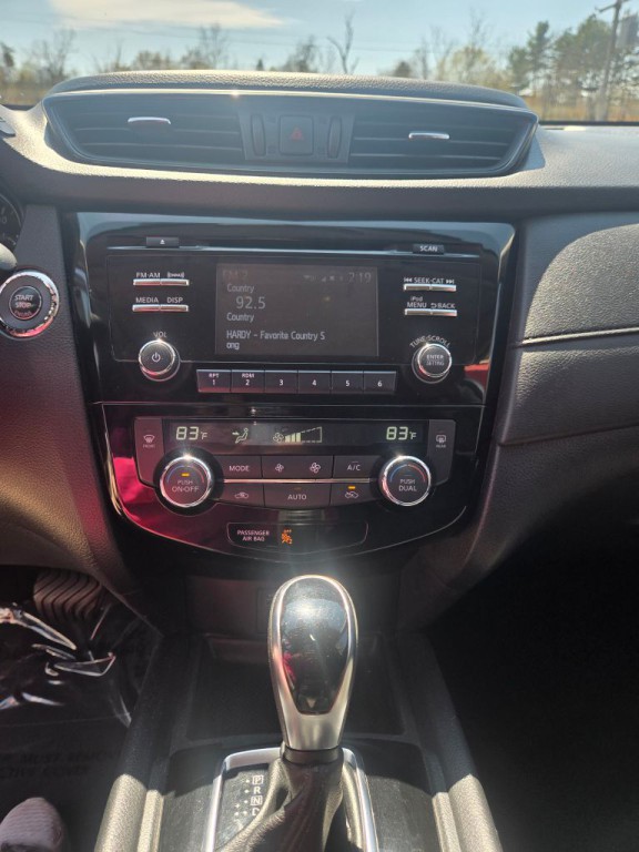 2017 Nissan Rogue Image 13