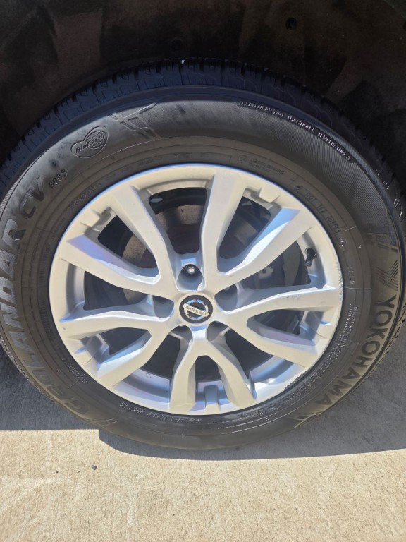 2017 Nissan Rogue Image 17